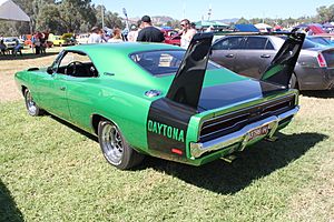 Archivo:1969 Dodge Charger Daytona (16801306867)