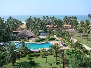 Archivo:2008-Lomé-Togo-IBIS-Hotel-Panorama