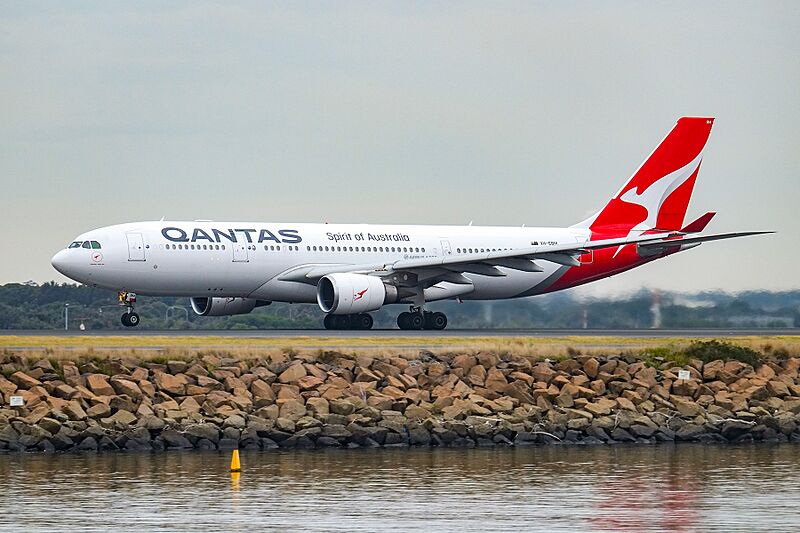 20230805 VH-EBM at SYD 02