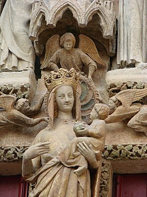 Archivo:Amiens Portail Vierge détail
