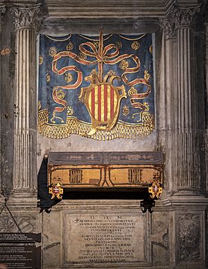 Archivo:Barcelona Cathedral Interior - Sepulchres of Almodis de la Marche