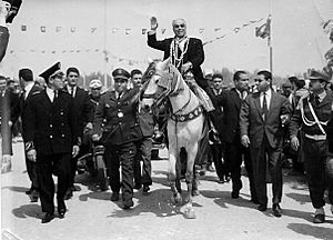 Archivo:Bourguiba cheval