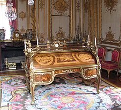 Bureau du Roi vue de face avec pièce
