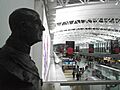 Busto en homenaje al ministro Juan Pistarini (Aeropuerto Internacional de Ezeiza)