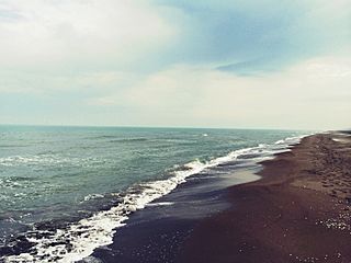 Archivo:Caspian Sea Khezershahr beach