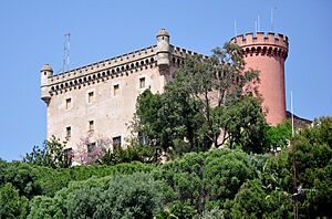 Archivo:Castell de Fels, Església de Santa Maria i Torre de guaita (Castelldefels) - 1