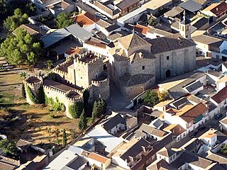 Castillo Juan de Padilla e Iglesia Mascaraque.jpg
