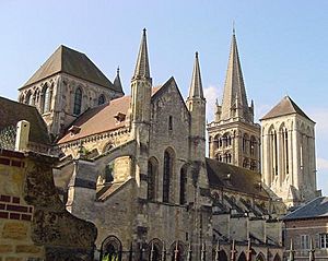 Archivo:Cathedrale de Lisieux vue du nord-est
