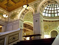 Archivo:Chicago Cultural Center - Grand Staircase and Preston Bradley Hall