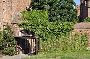 Archivo:Entrance to High Castle in Malbork