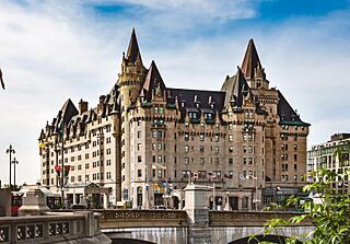 Fairmont Chateau Laurier (36191173260) (cropped).jpg