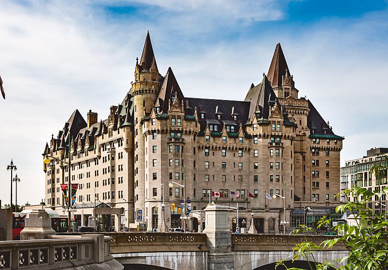 Fairmont Chateau Laurier (36191173260) (cropped)