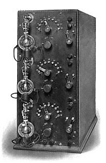 Archivo:First Audion amplifier 1914