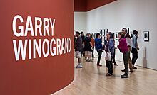 Garry Winogrand exhibition, San Francisco Museum of Modern Art, 2013.jpg