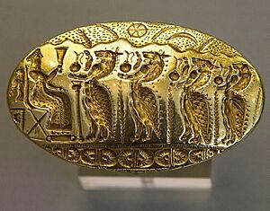 Archivo:Gold ring with relief sitting goddess and genii Mycenaean, NAMA 6208 080858