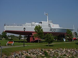 Archivo:Hmcs bras d or 400