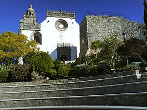Archivo:IglesiaSantaMaria frontal