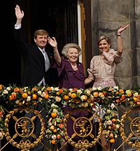 Archivo:King Willem-Alexander, Princess Beatrix and Queen Maxima