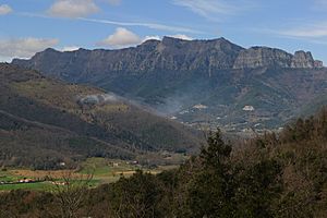 Archivo:La Vall d'en Bas - Puigsacalm