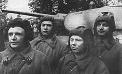 Archivo:Lavrinenko tank crew
