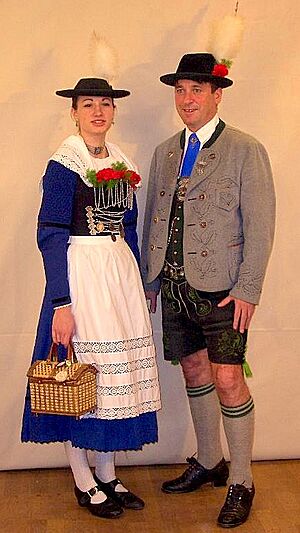 Archivo:MB-Tracht paar