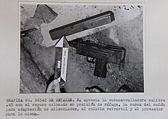 Archivo:Mac-10 submachine gun used to kill Minister Rodrigo Lara