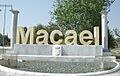 Monumento a la entrada de Macael. Realizado con blanco, amarillo y gris Macael.