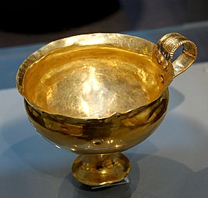 Archivo:Mycenaean gold goblet BM 820