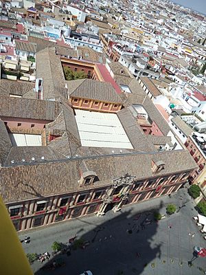 Archivo:Palacio Arzobispal desde la Giralda