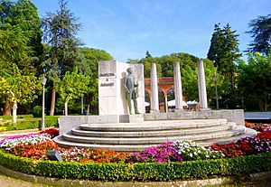 Archivo:Pamplona - Parque de la Media Luna, Monumento a Pablo Sarasate 01
