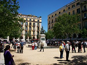 Archivo:Plaça de Independència, Girona, Catalonia, Spain