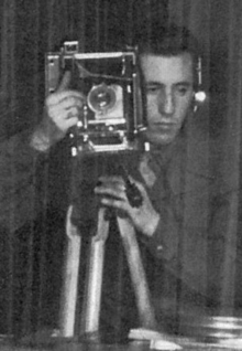 Ray D'Addario photographing Nuremberg trials.png