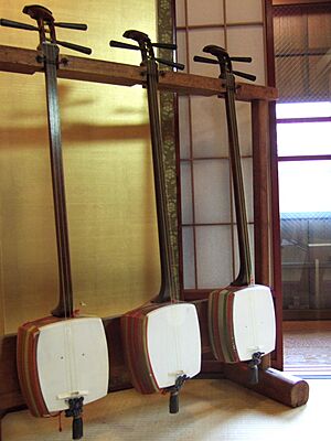 Archivo:Shamisen