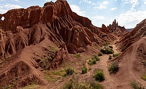 Archivo:Skazka Canyon, Kyrgyzstan (44573302122)