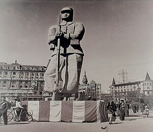 Archivo:Soldat del Poble