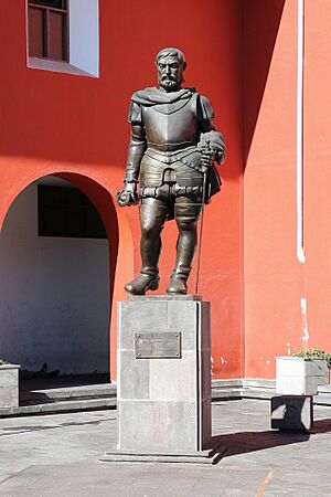 Archivo:Statue of Sebastián de Benalcázar, Quito
