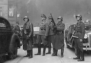 Archivo:Stroop Report - Warsaw Ghetto Uprising 03