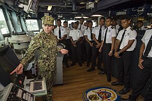 Archivo:Students of the Fiji Maritime Academy tour the bridge of the USS Shoup
