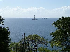 Archivo:TnT Chaguaramas Oil Rigs