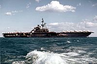 Archivo:USS Franklin D. Roosevelt (CV-42) at anchor in 1976