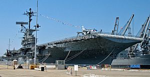 Archivo:USS Hornet (Alameda, CA)