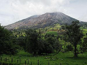 Archivo:Volcán Turrialba 2013