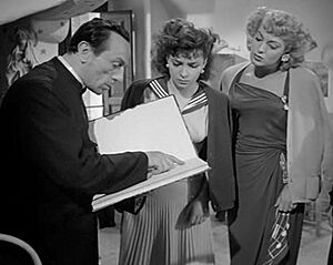 Archivo:Yvonne Sanson, Gina Lollobrigida e Eduardo De Filippo nel film Campane a martello (1949)