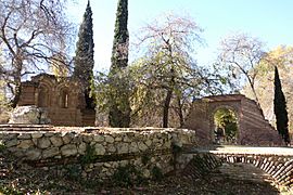 13 Madrid El Retiro ruinas ermita romanica lou
