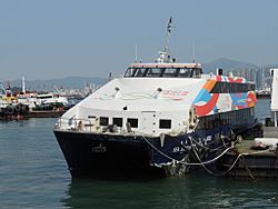 Archivo:2012 Lamma Island ferry collision - Sea Smooth-01