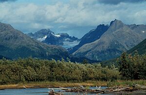 Archivo:Ahklun and Wood River Mountains