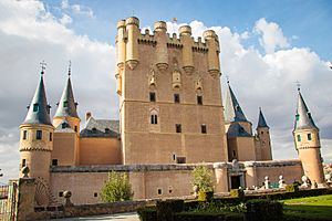 Archivo:Alcazar de Segovia - Entrada principal