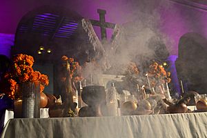 Archivo:Altar de muertos en el Hanal Pixán