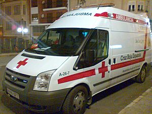 Archivo:Ambulancia Cruz Roja Española en Orihuela