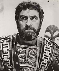 Archivo:Andrew Keir in Cleopatra still